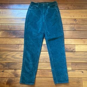American Eagle Green Mom Jean Corduroy Pants 0